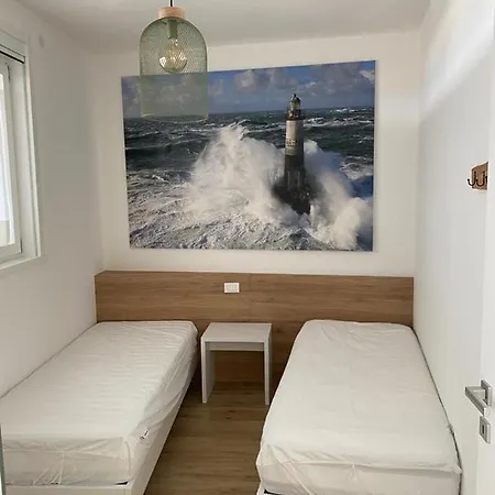 Podium Apartment *